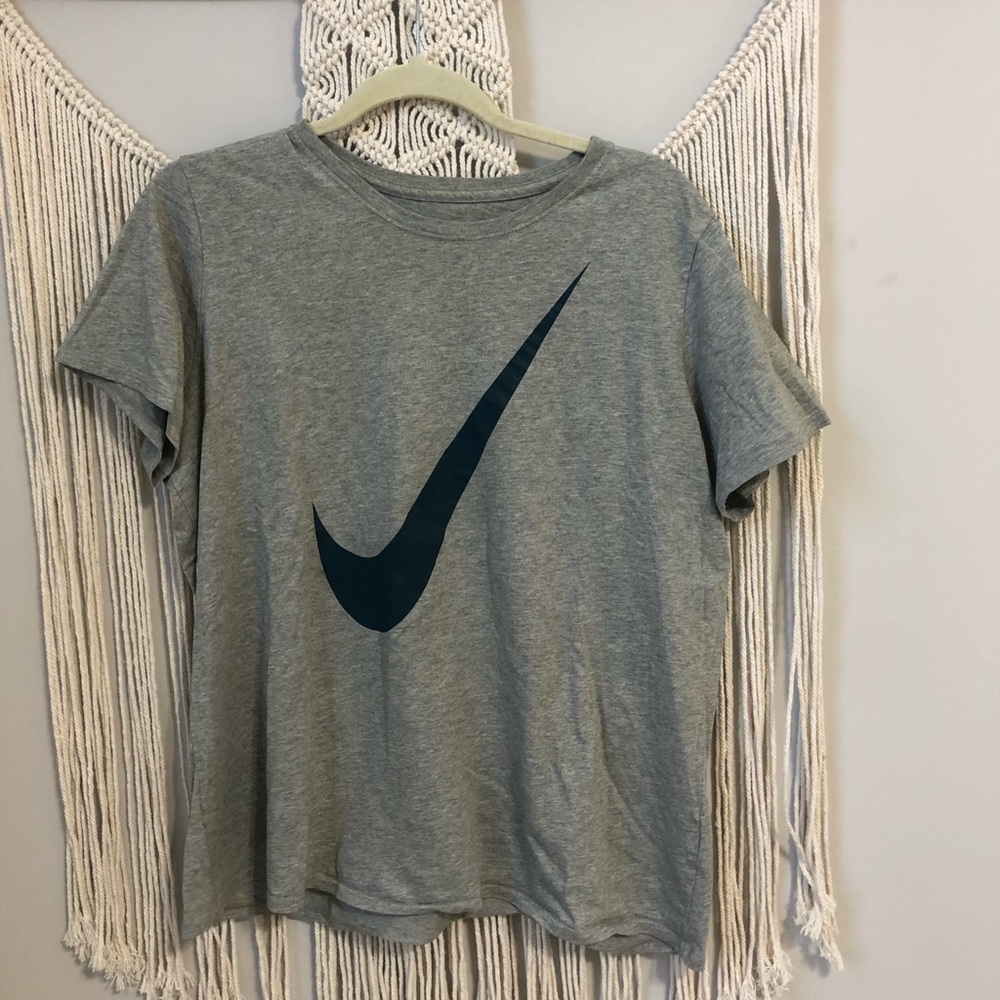 NIKE T-shirt